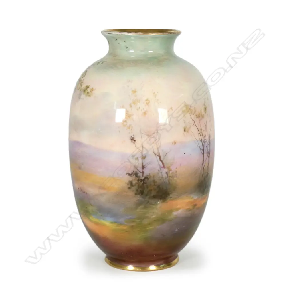 A Royal Doulton bone china vase Image 1++