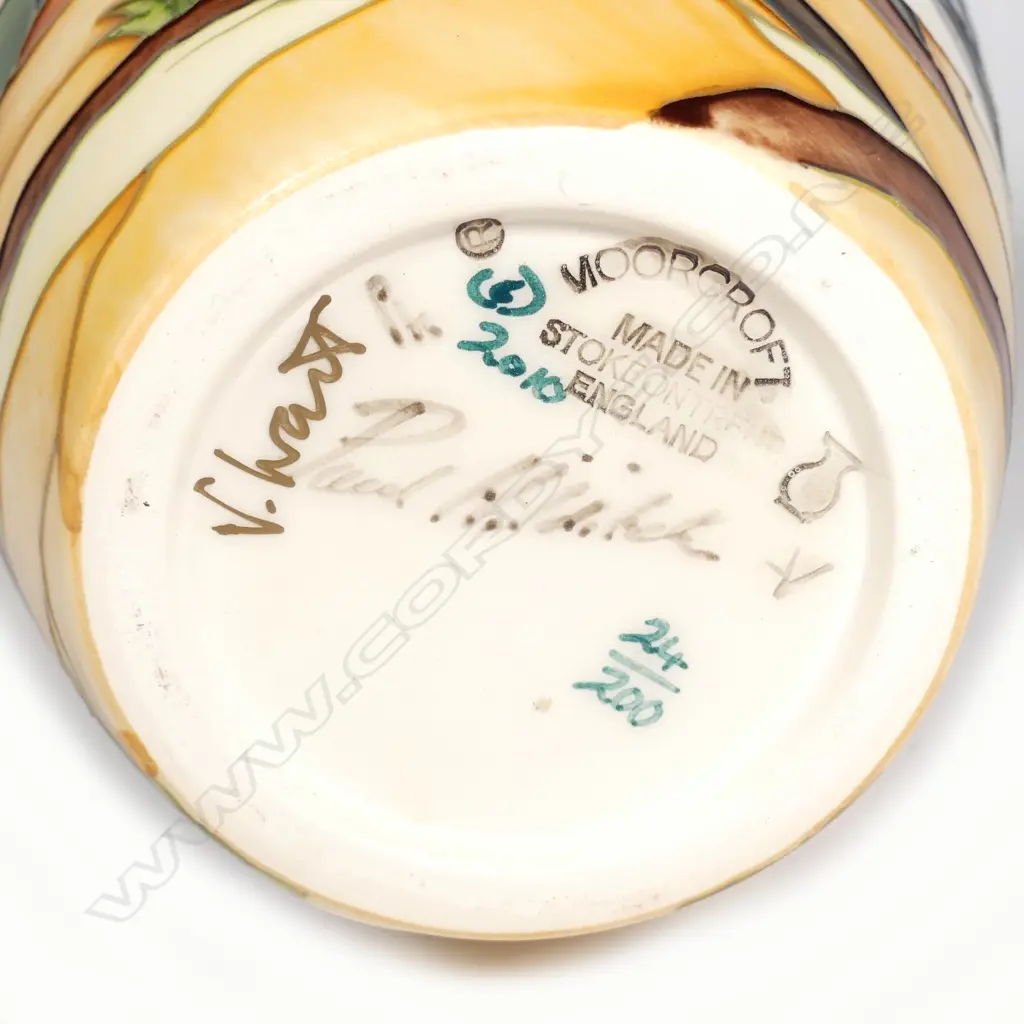 A modern Moorcroft vase Image 1++