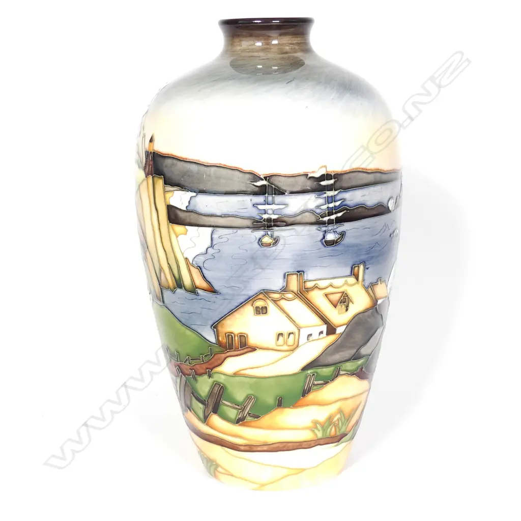 A modern Moorcroft vase Image 1++