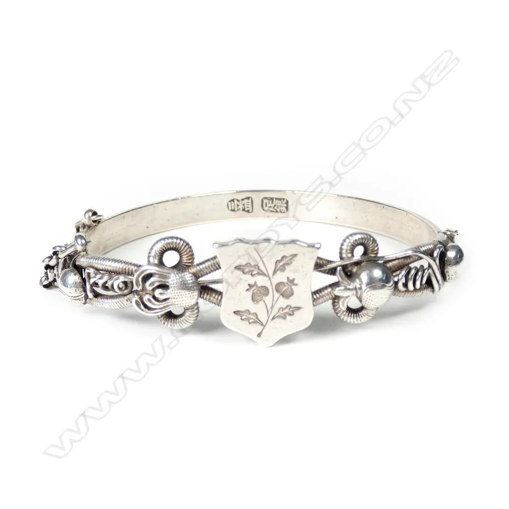 An early 20thC Chinese silver hinged bangle Image 1++