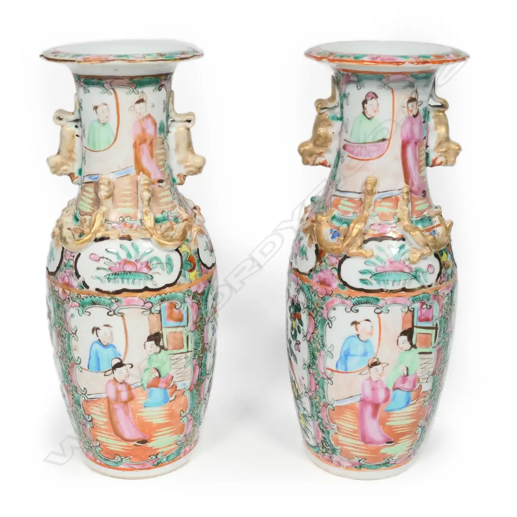 A pair of late 19thC Chinese famille rose porcelain vases Image 1++