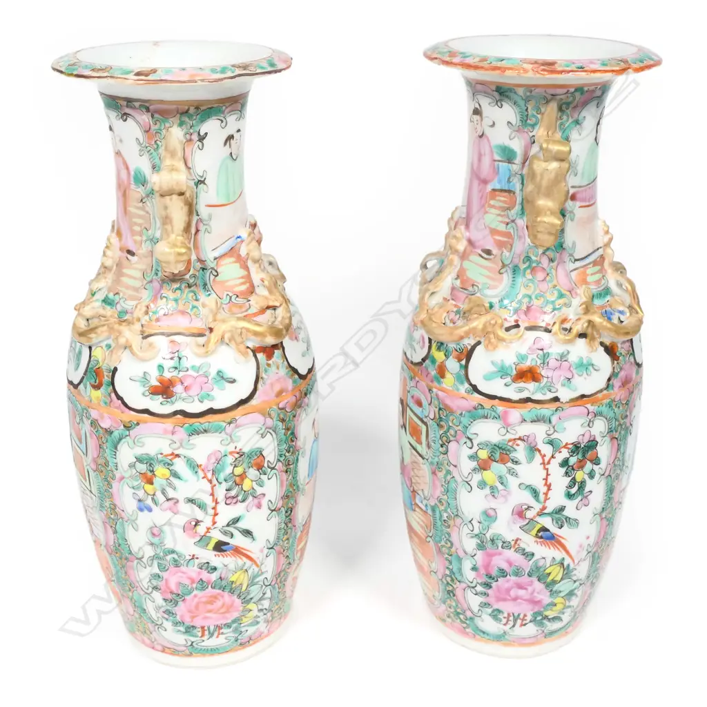 A pair of late 19thC Chinese famille rose porcelain vases Image 1++