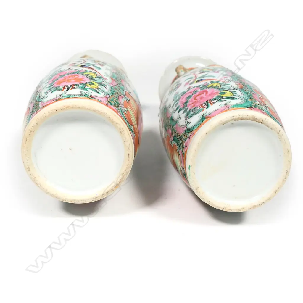 A pair of late 19thC Chinese famille rose porcelain vases Image 1++
