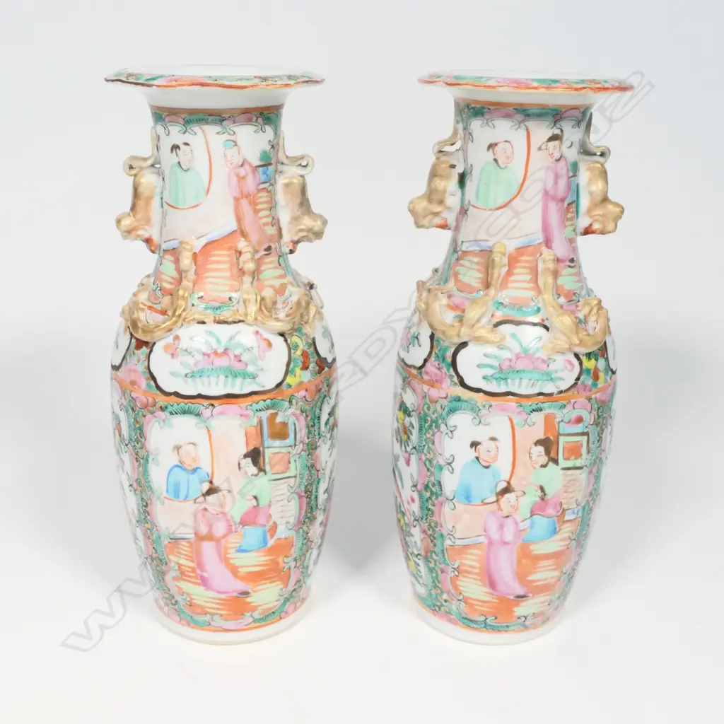 A pair of late 19thC Chinese famille rose porcelain vases Image 1++