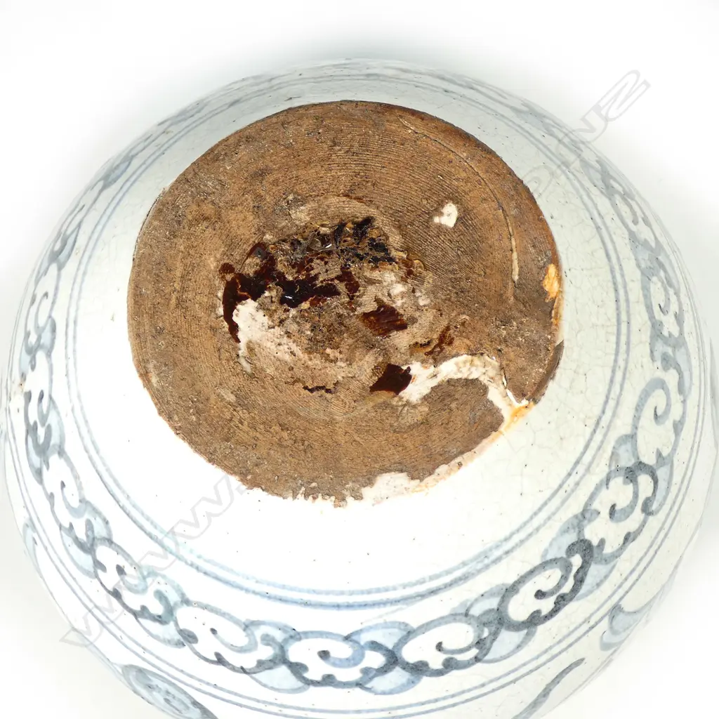 An old Japanese ceramic jar Image 1++