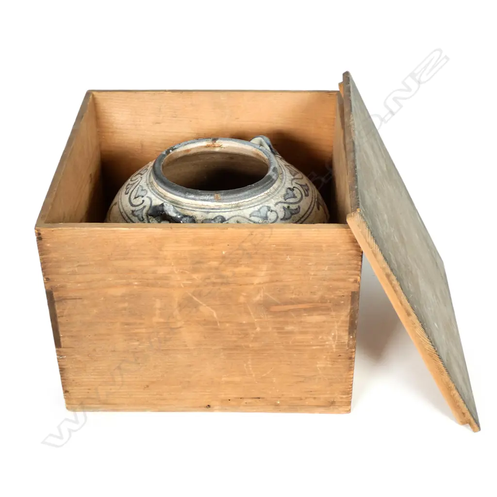 An old Japanese ceramic jar Image 1++