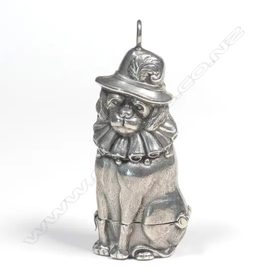 A heavy silver novelty vesta case