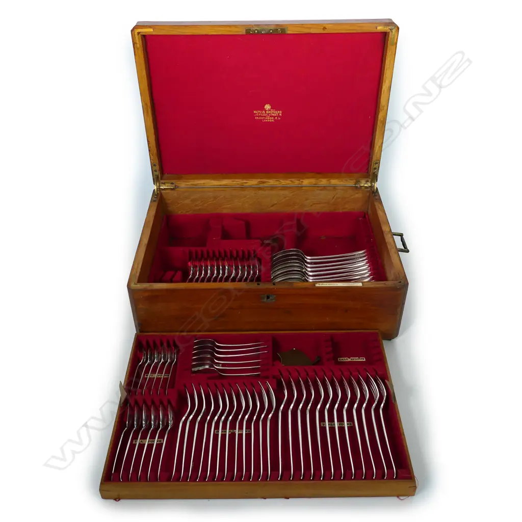 A twelve place silver cutlery set Image 1++