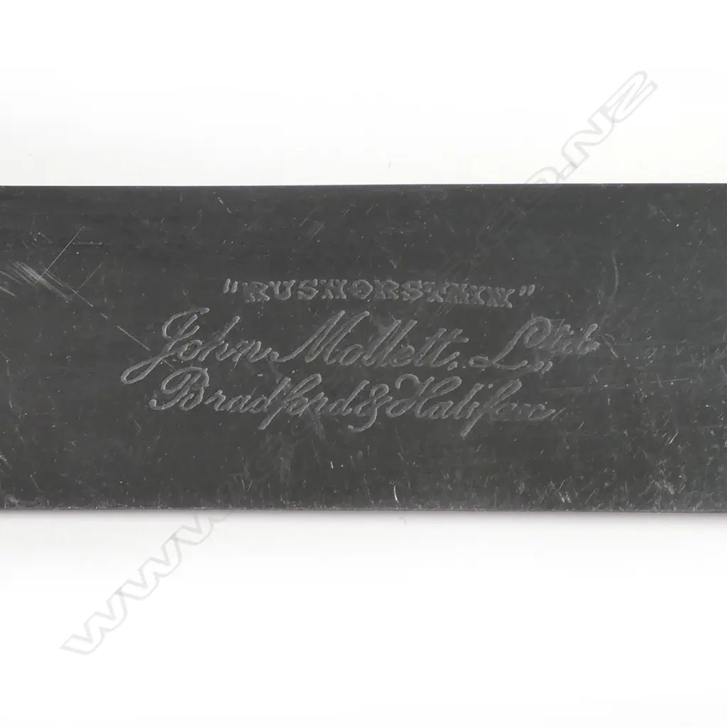 A silver cutlery canteen Image 1++