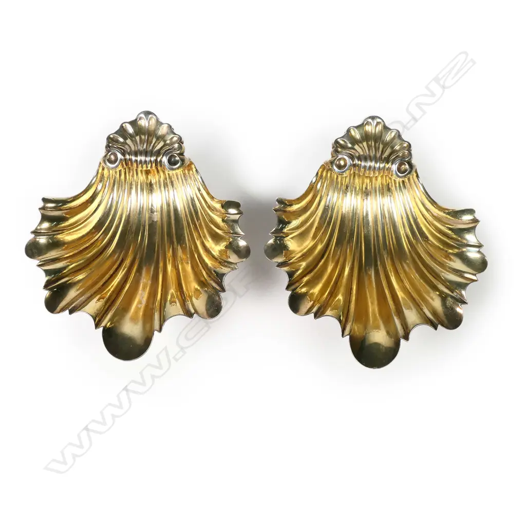 A good set of four George III silver shell salts Image 1++