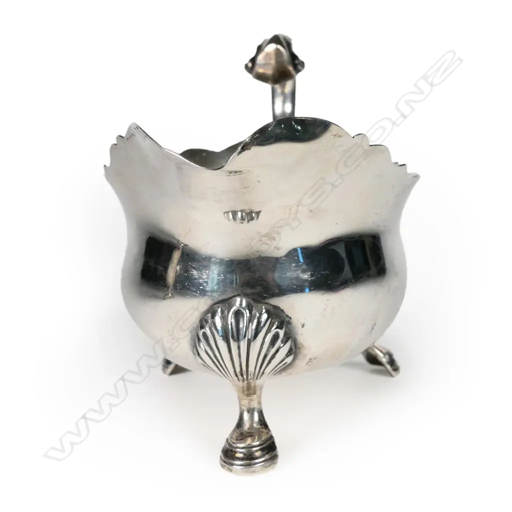 A heavy 1920's silver sauce boat Image 1++