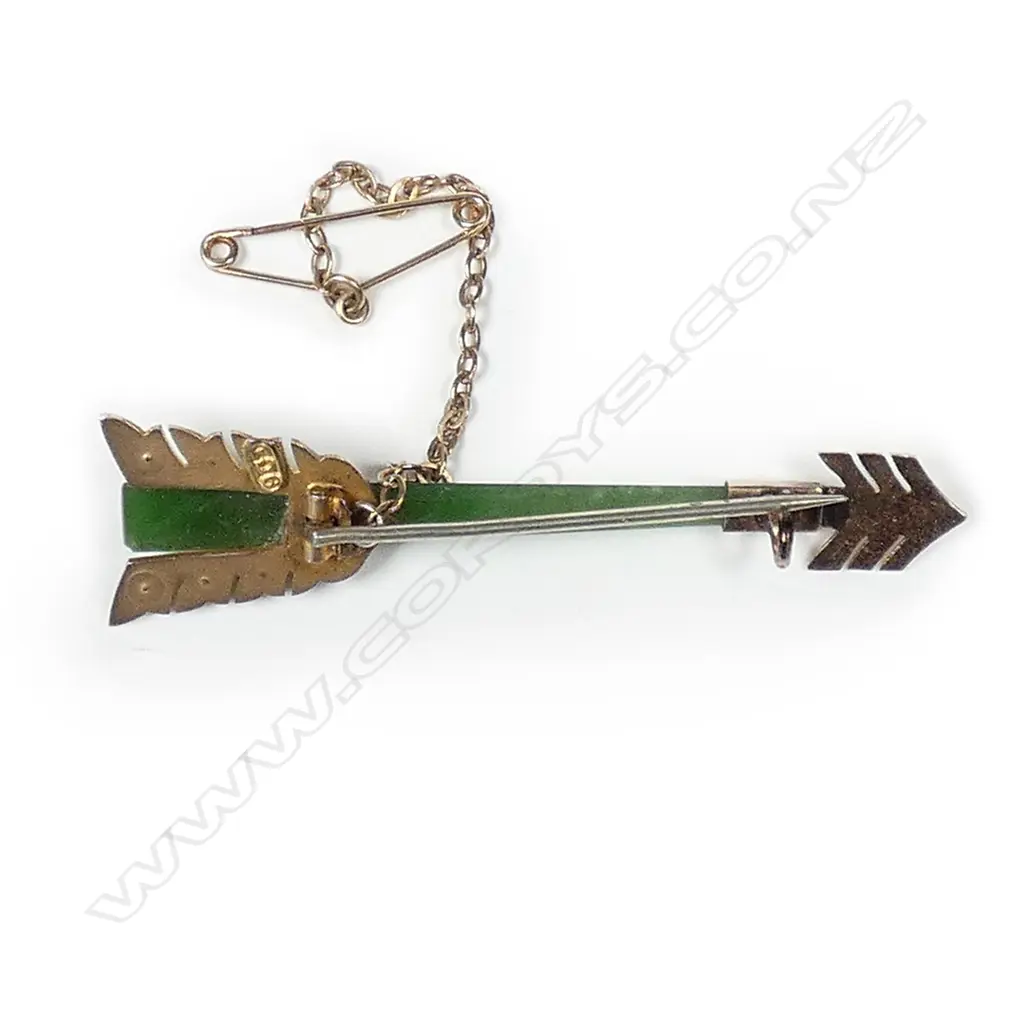 An Edwardian 9ct. rose gold greenstone and seed pearl arrow brooch Image 1++