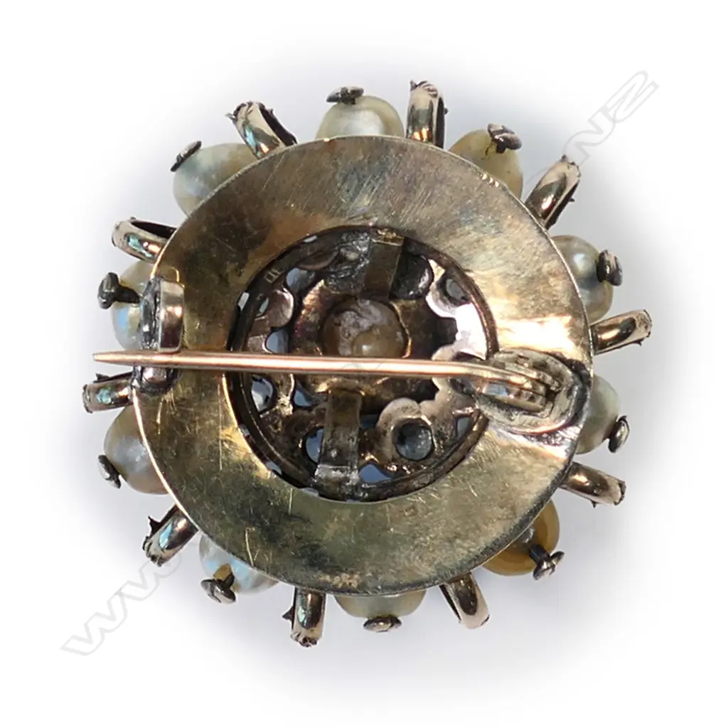 A Georgian 15ct gold diamond and pearl brooch Image 1++