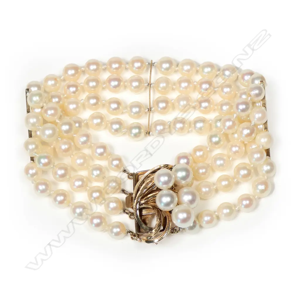 A vintage cultured pearl and 14ct gold bracelet Image 1++