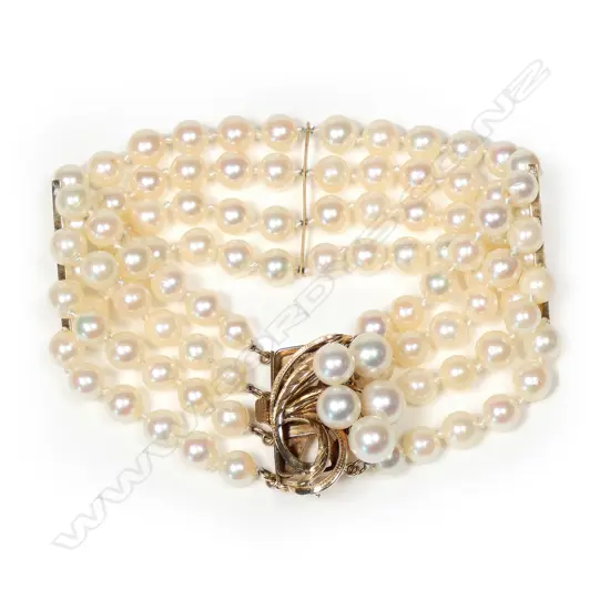 A vintage cultured pearl and 14ct gold bracelet