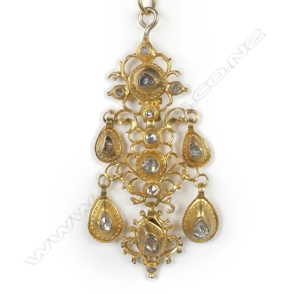 A Georgian 20ct gold and diamond pendant Image 1++