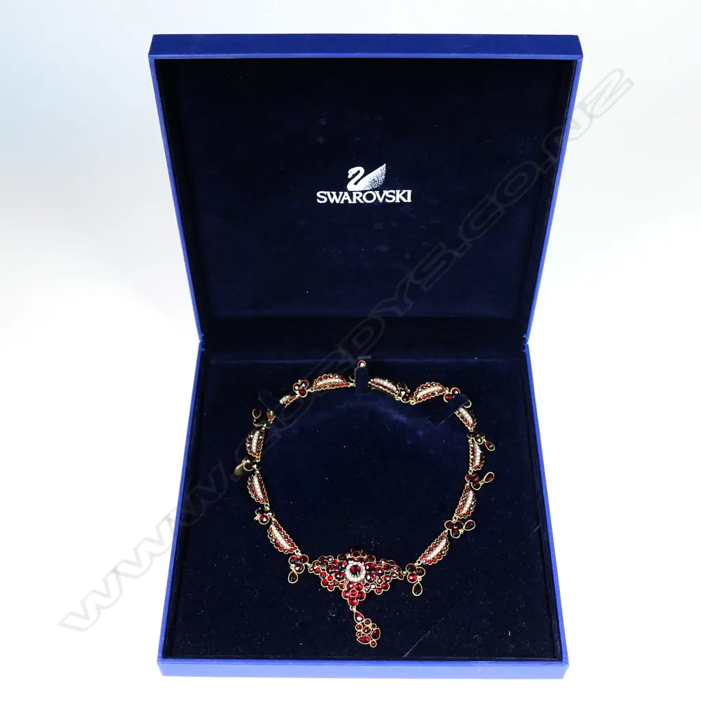 A 9ct gold Bohemian garnet and pearl necklace Image 1++