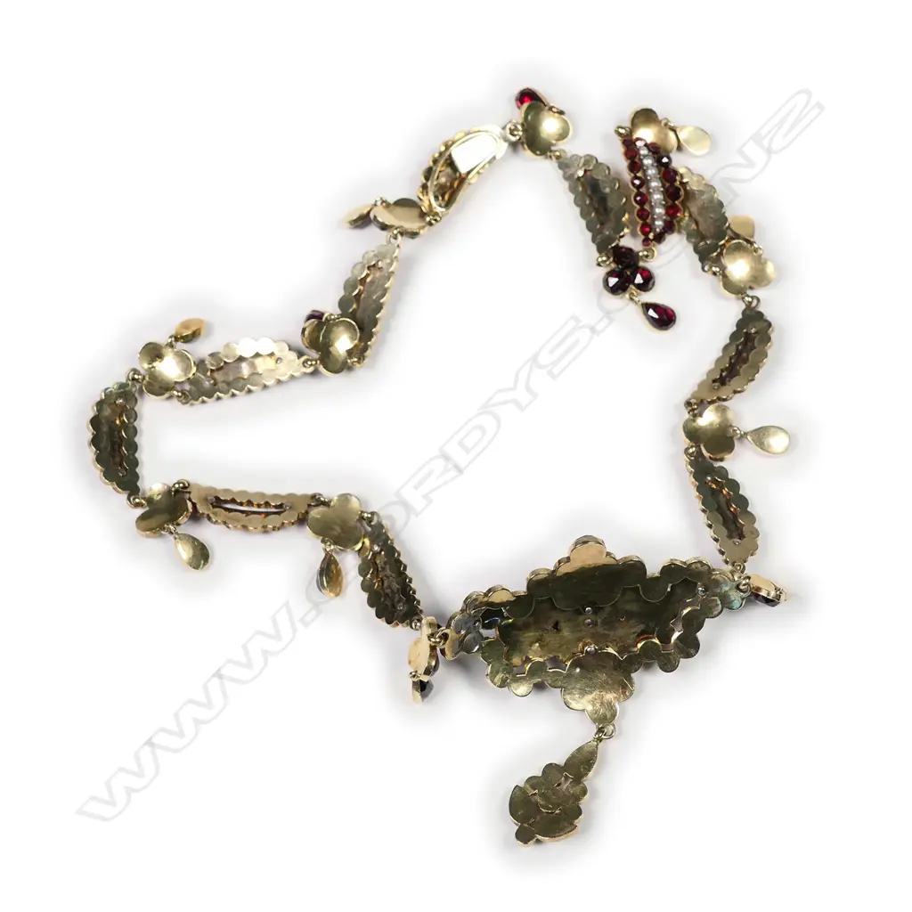 A 9ct gold Bohemian garnet and pearl necklace Image 1++