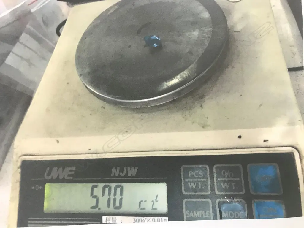 An 17ct gold sapphire and diamond pendant Image 1++