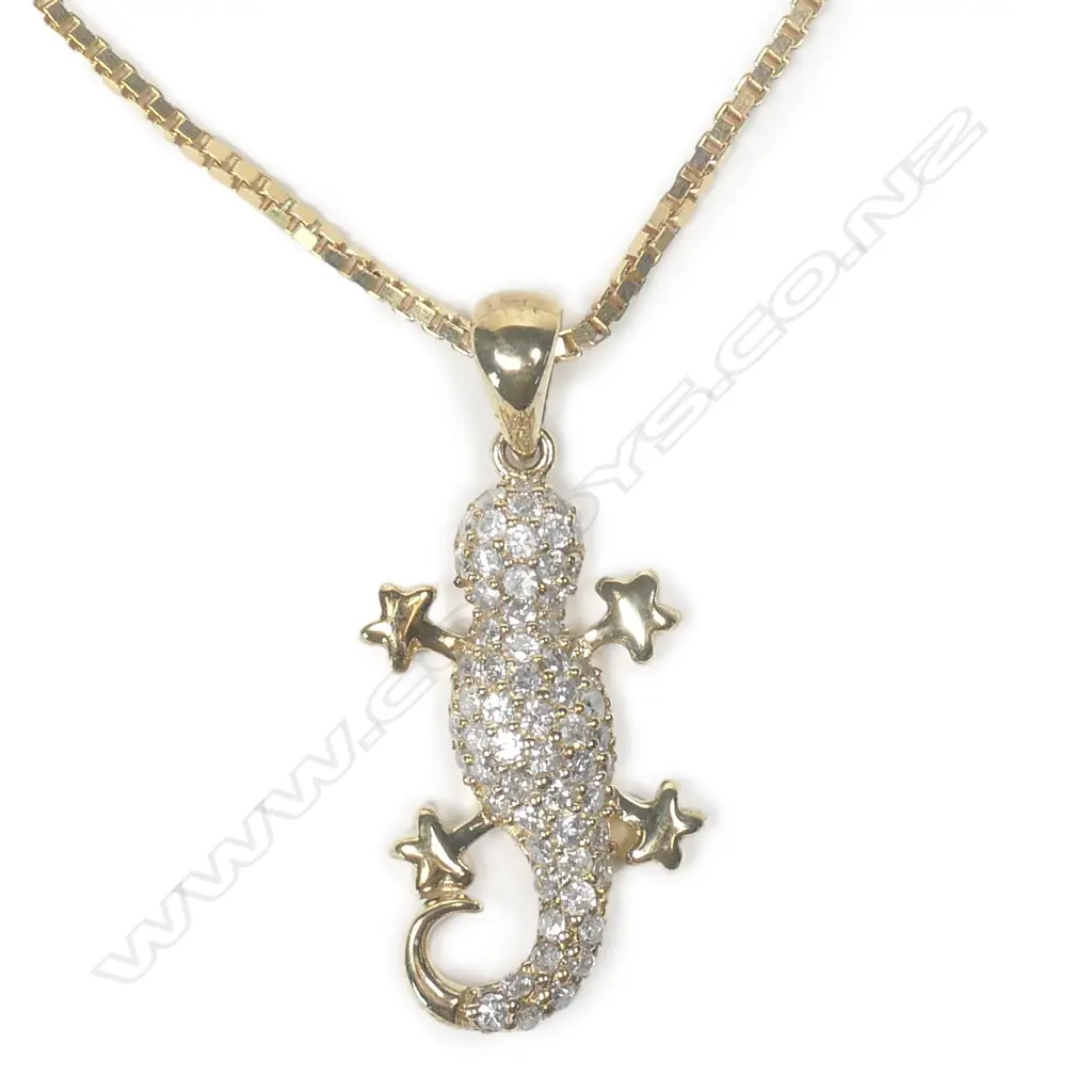 A 9ct gold diamond pendant and chain Image 1++