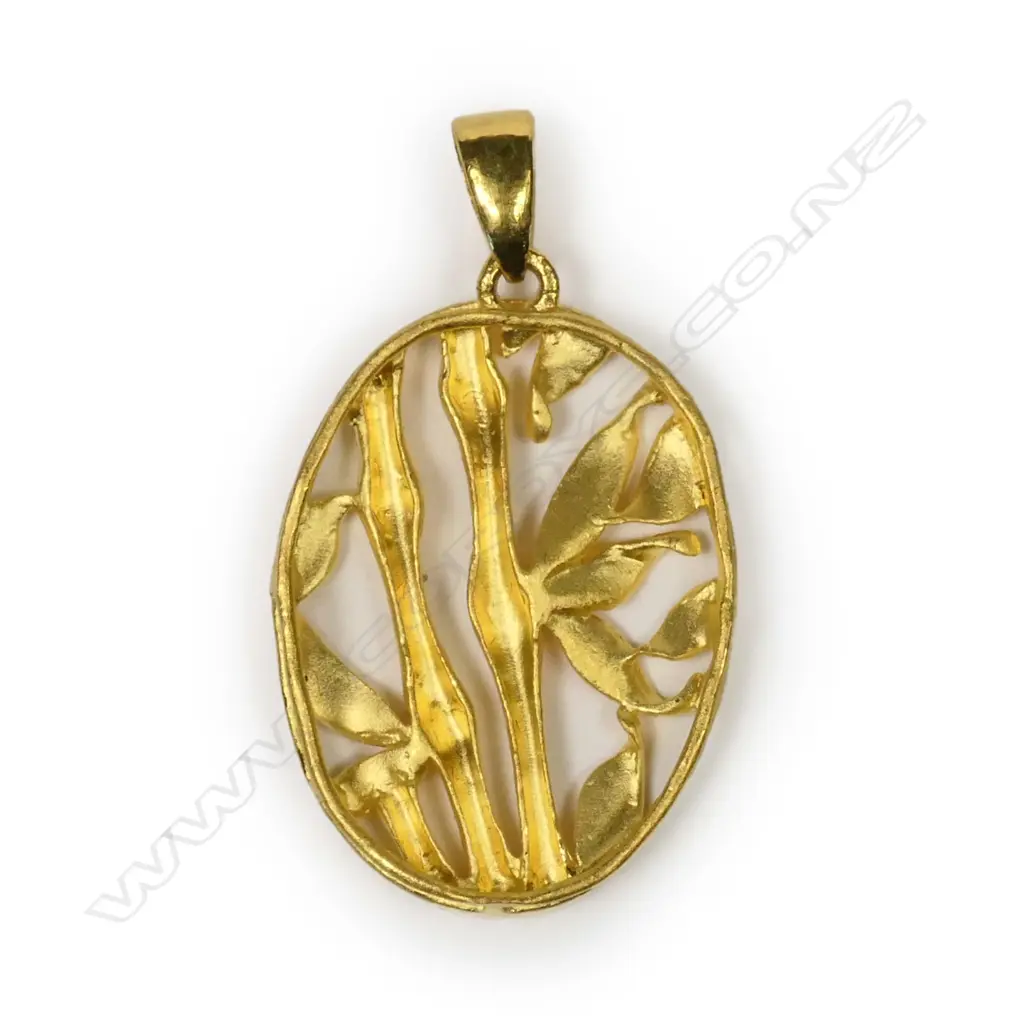 A Chinese 22ct gold pendant Image 1++