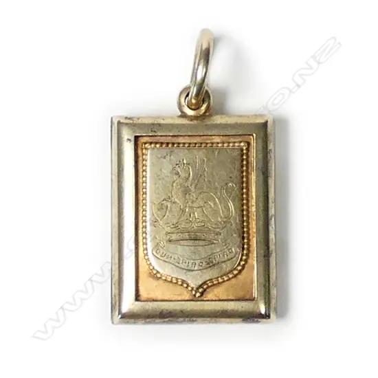 A 15ct gold locket