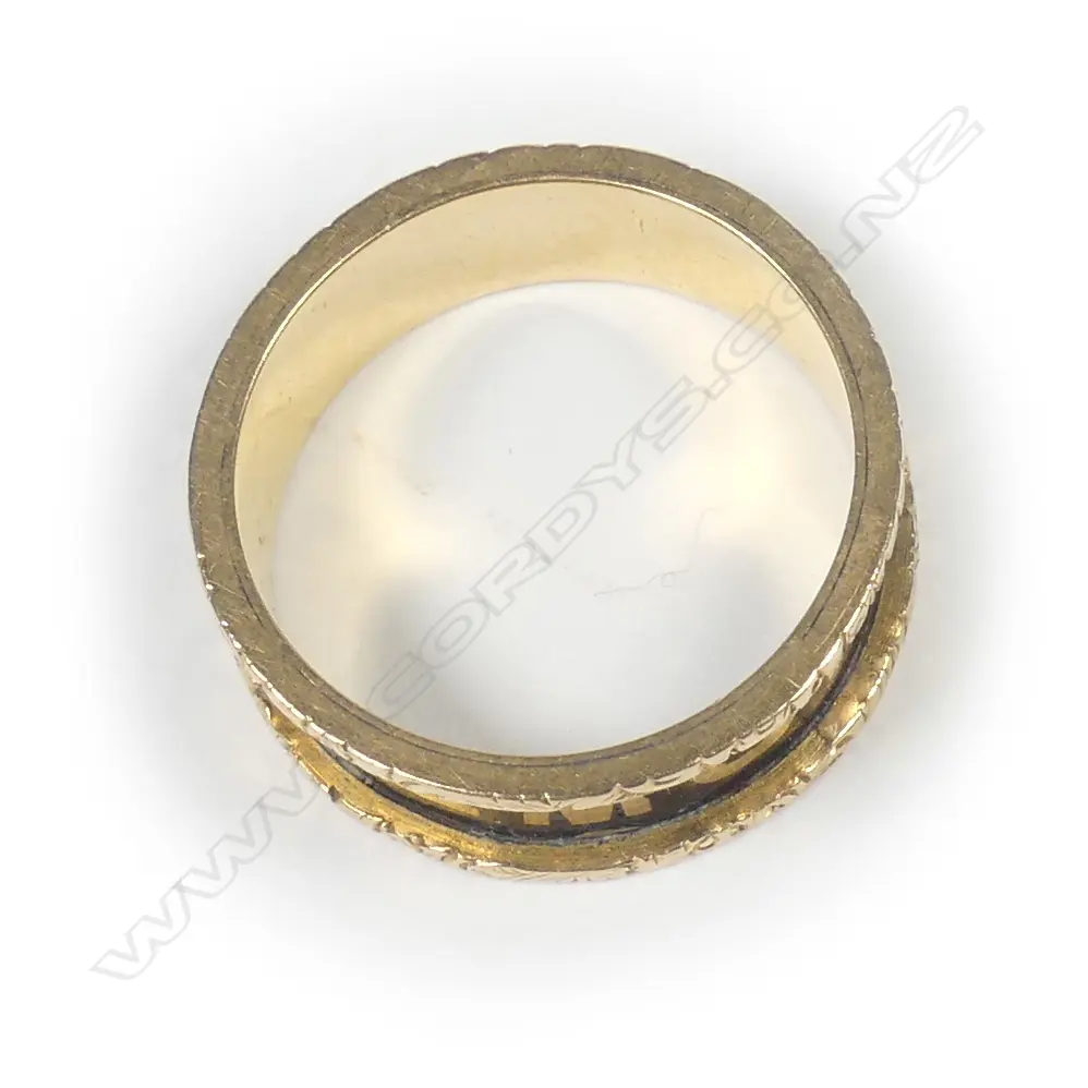 A good Victorian 18ct yellow gold and black enamel memorial ring Image 1++