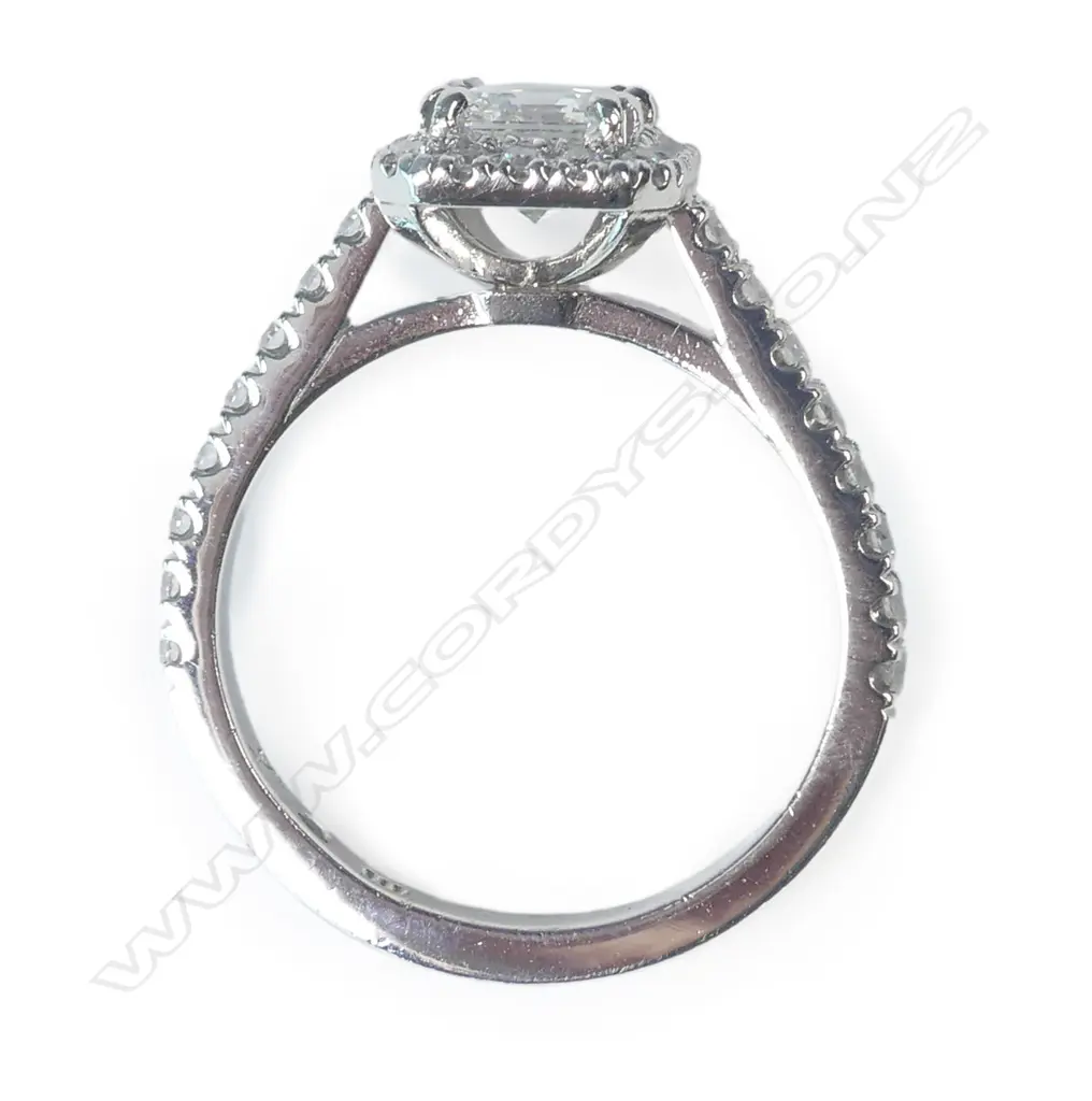 An 18ct white gold and diamond ring Image 1++