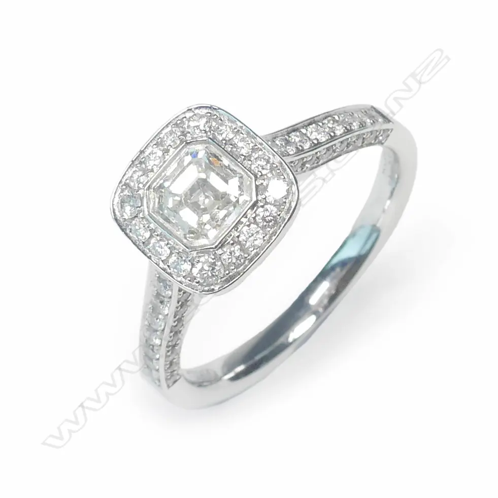 An 18ct white gold and diamond ring Image 1++
