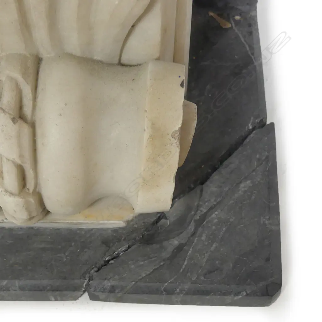 A marble console table Image 1++