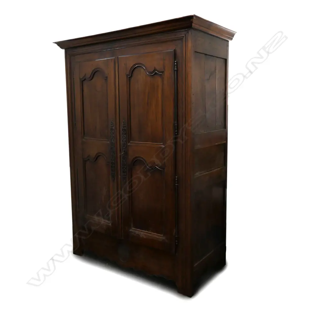 A 19thC Continental oak linen press/armoire Image 1++