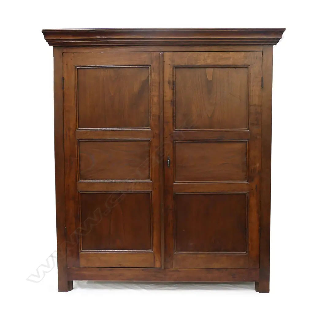 A Georgian fruitwood linen press/cupboard Image 1++
