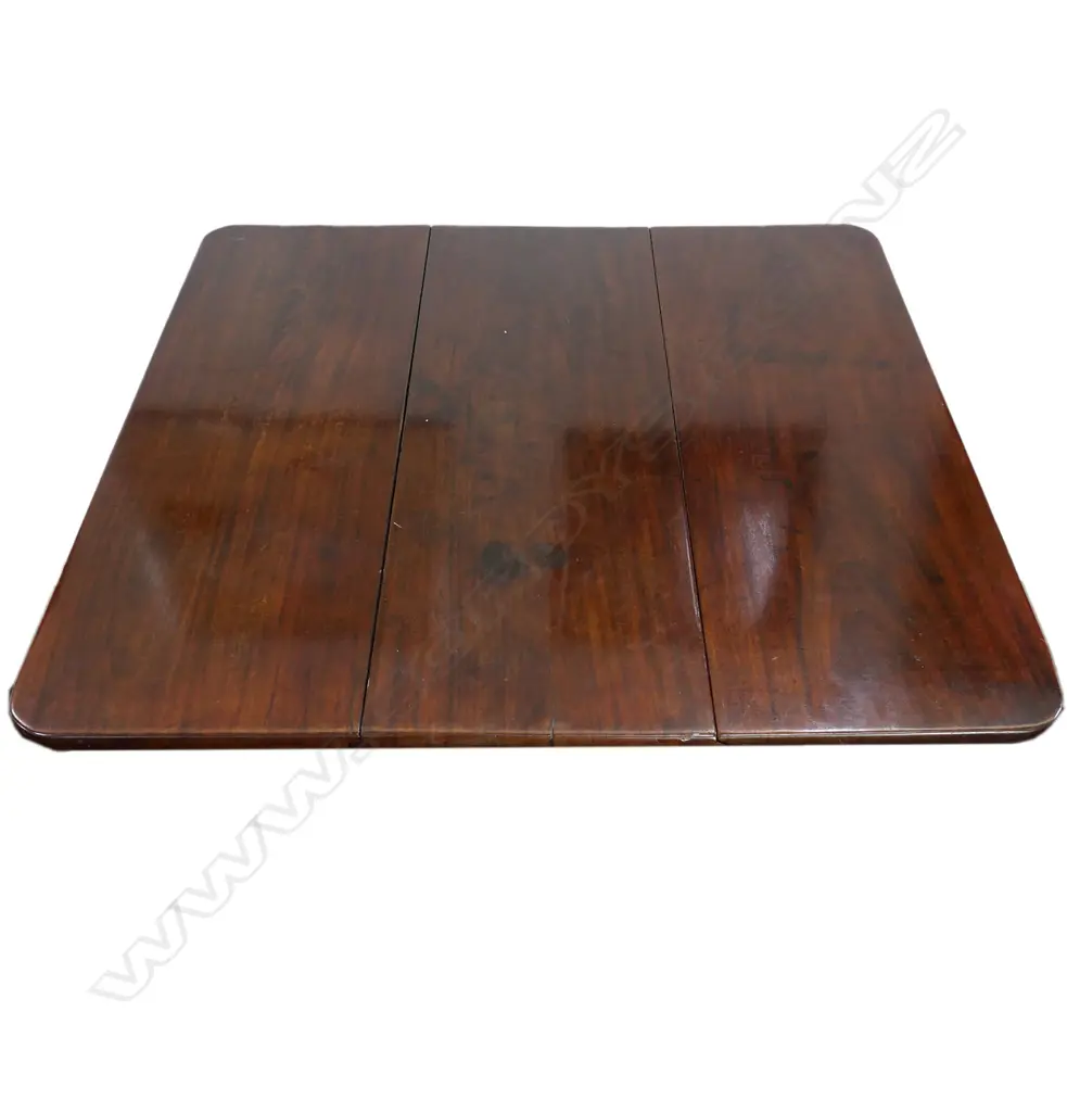 A Georgian mahogany dropside table Image 1++