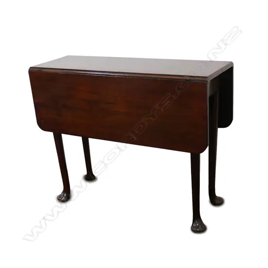 A Georgian mahogany dropside table
