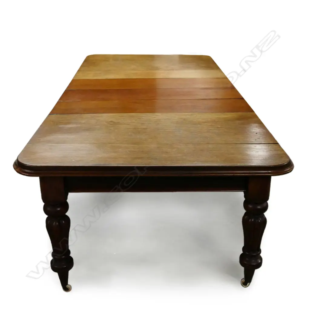 A Victorian mahogany extension dining table Image 1++