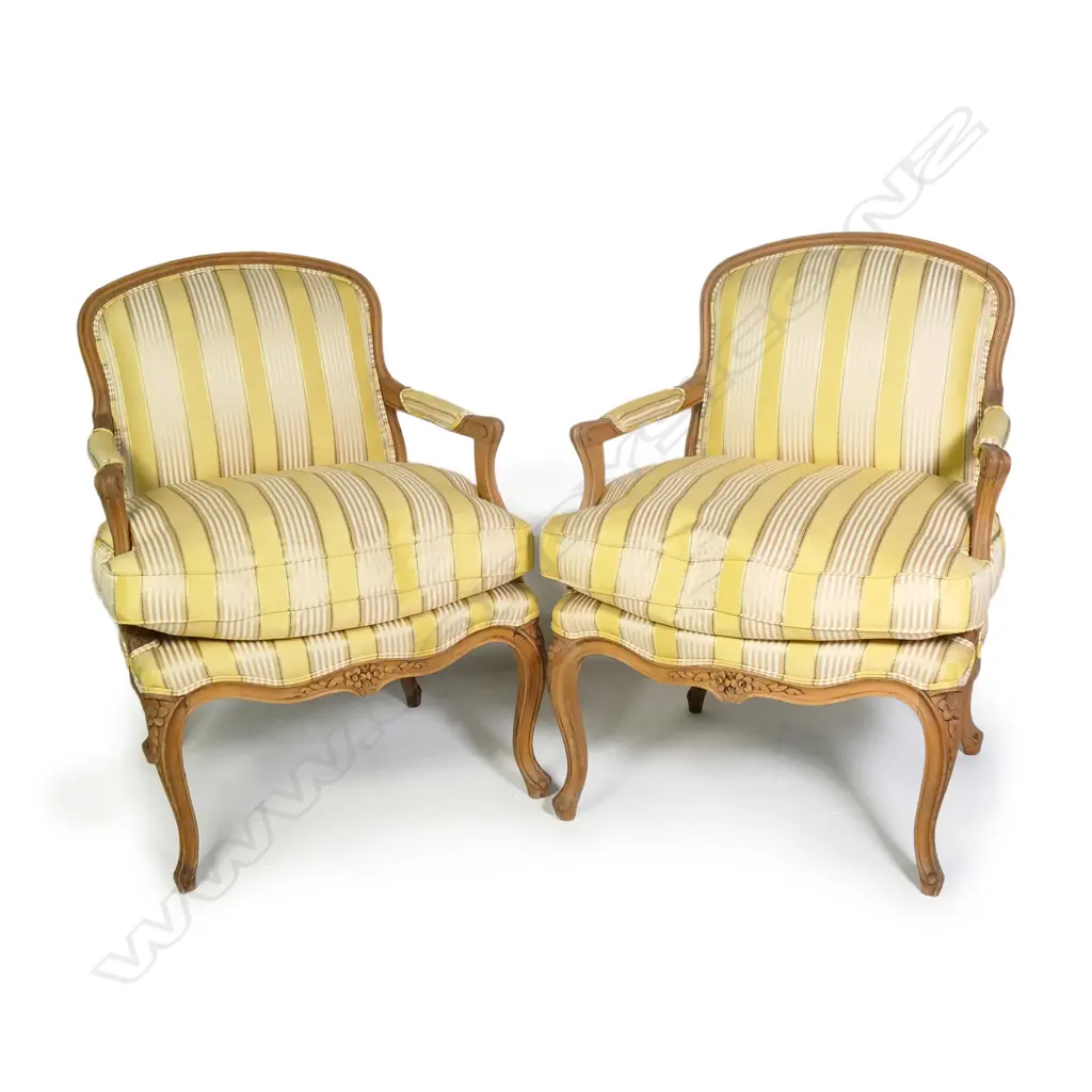 A pair of French style bergère chairs Image 1++