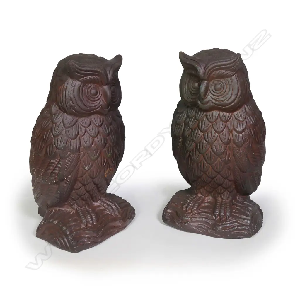 A pair of stoneware sculpted owl garden ornaments Image 1++