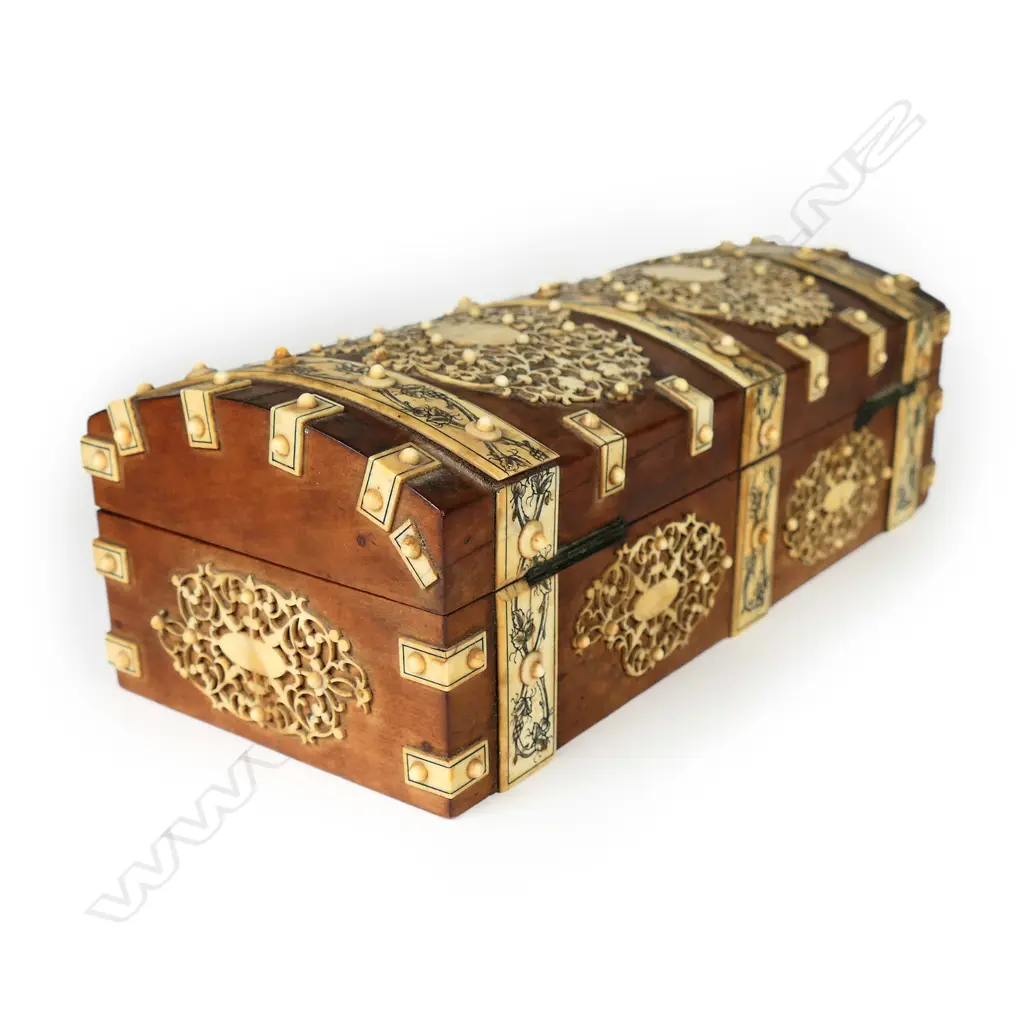 Anglo-Indian Vizagapatam sandalwood trinket/glove box Image 1++
