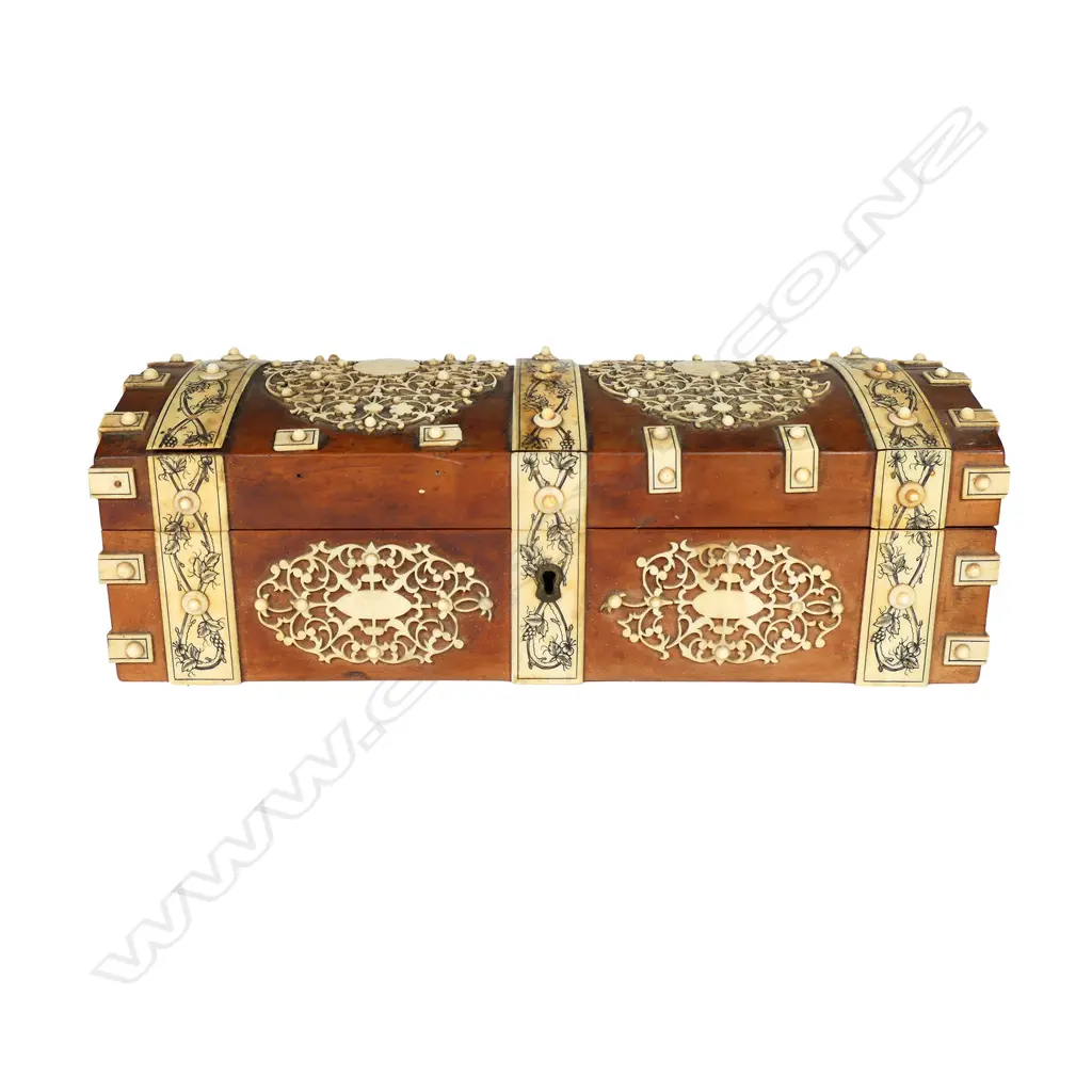 Anglo-Indian Vizagapatam sandalwood trinket/glove box Image 1++