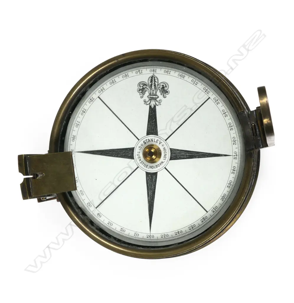 A 4-inch brass cased sighting compass Image 1++