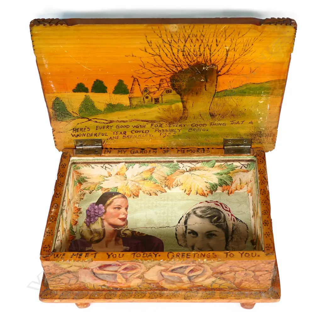 A N.Z. colonial Jane Brenkley carved and painted rose decorated box Image 1++