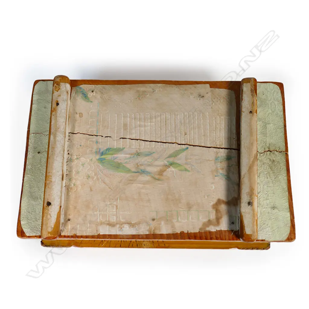 A N.Z. colonial Jane Brenkley carved and painted rose decorated box Image 1++