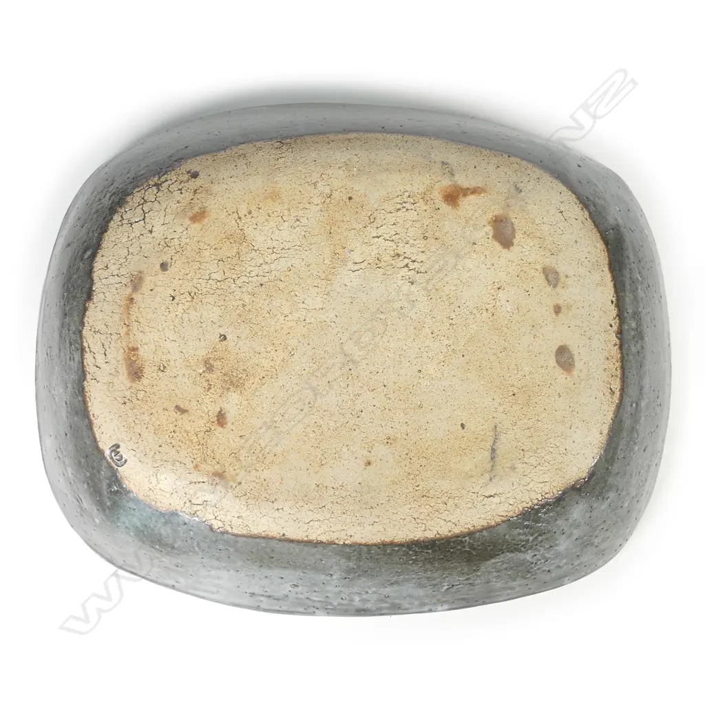 A Len Castle large serving dish decorated with impressed designs Image 1++