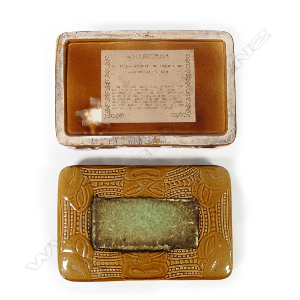 A Crown Lynn Wharetana ware trinket box Image 1++