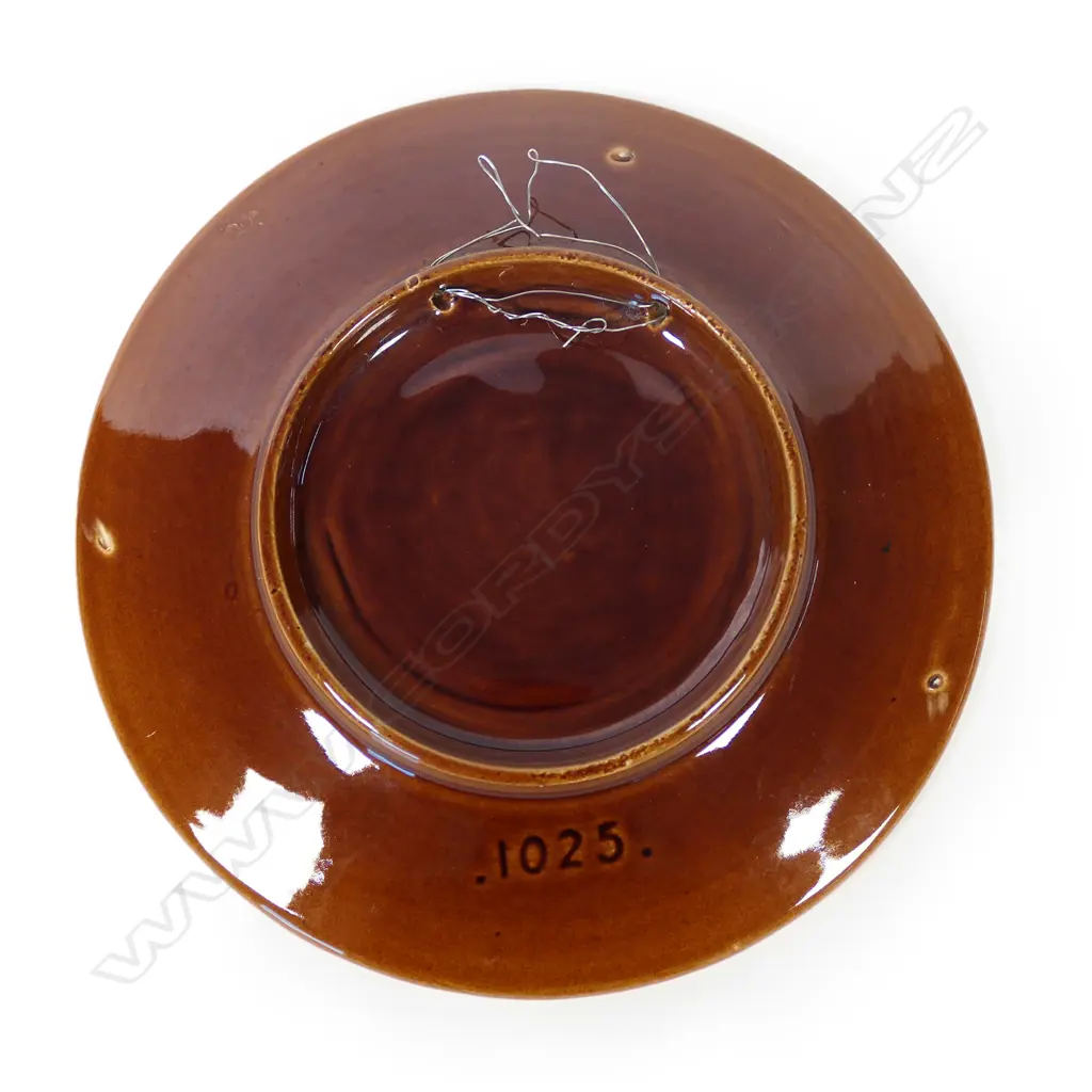 A Crown Lynn Wharetana Art Pottery ware small wall plaque Image 1++