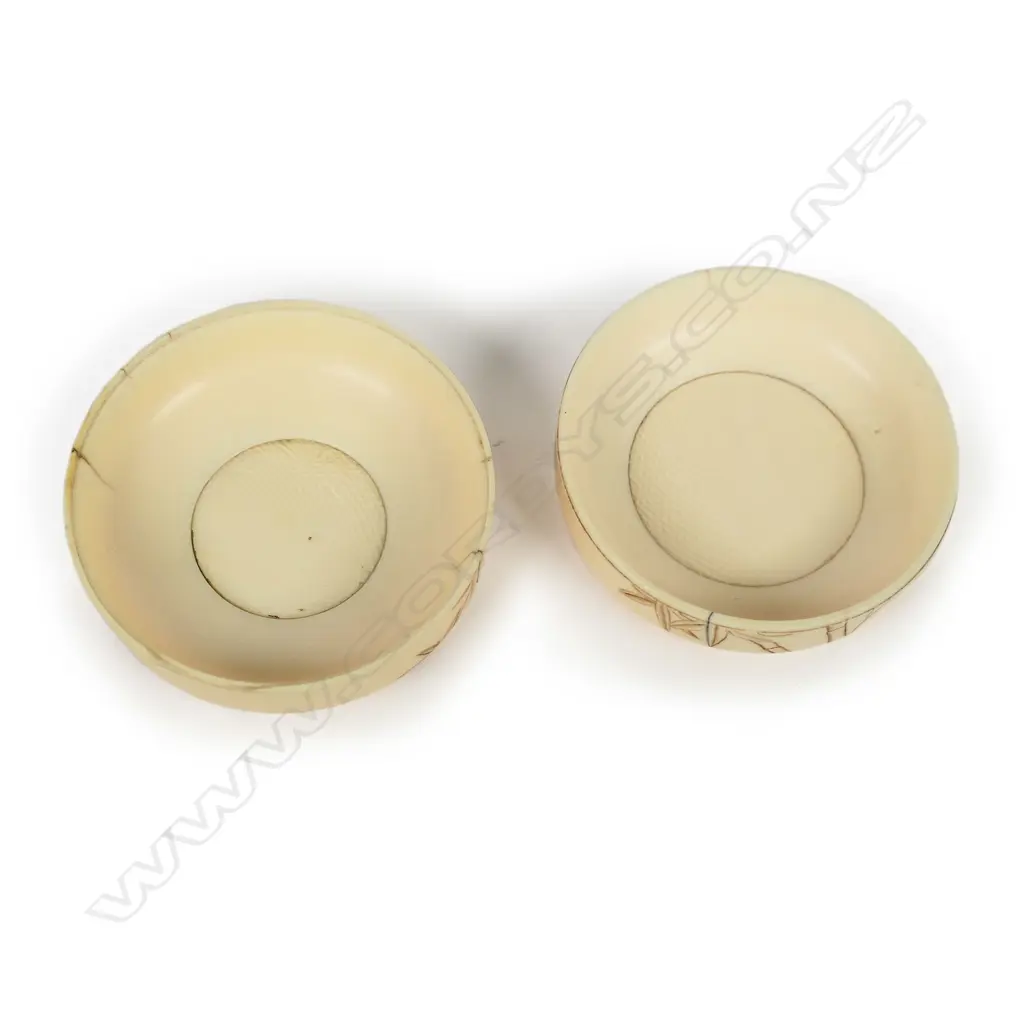 A Japanese Meiji carved ivory circular lidded trinket box Image 1++