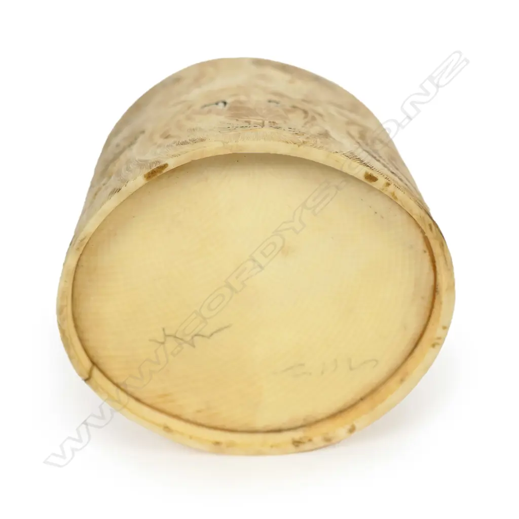 A Japanese ivory Meiji oval lidded trinket box Image 1++