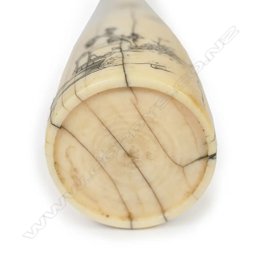 A Japanese carved ivory tall snuff bottle Image 1++