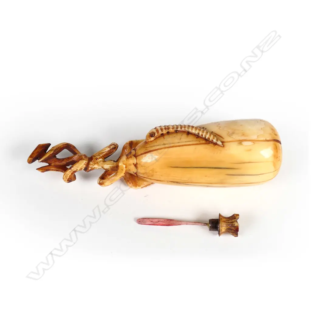 A Japanese carved ivory large snuff bottle Image 1++