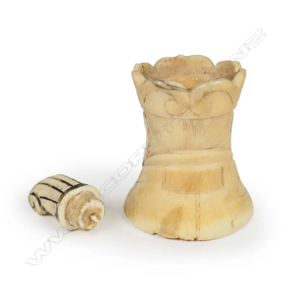 A Japanese ivory Meiji snuff bottle Image 1++